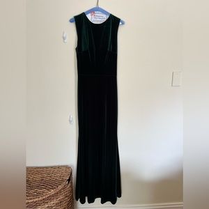 Revelry Cleo Velvet Dress- color emerald 613, size 4